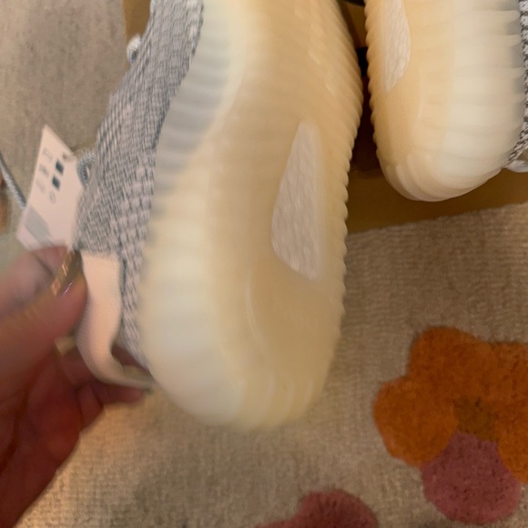 YZE 350 V2 Boost by Adidas 7.5 - Picture 7 of 15